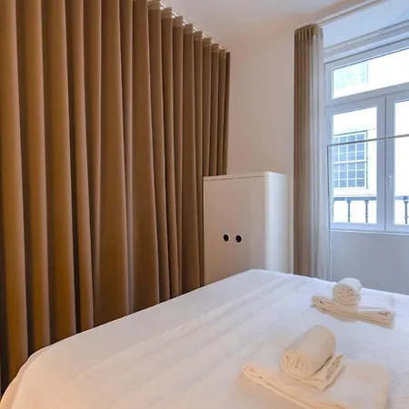 Cozy Downtown By Lovelystay